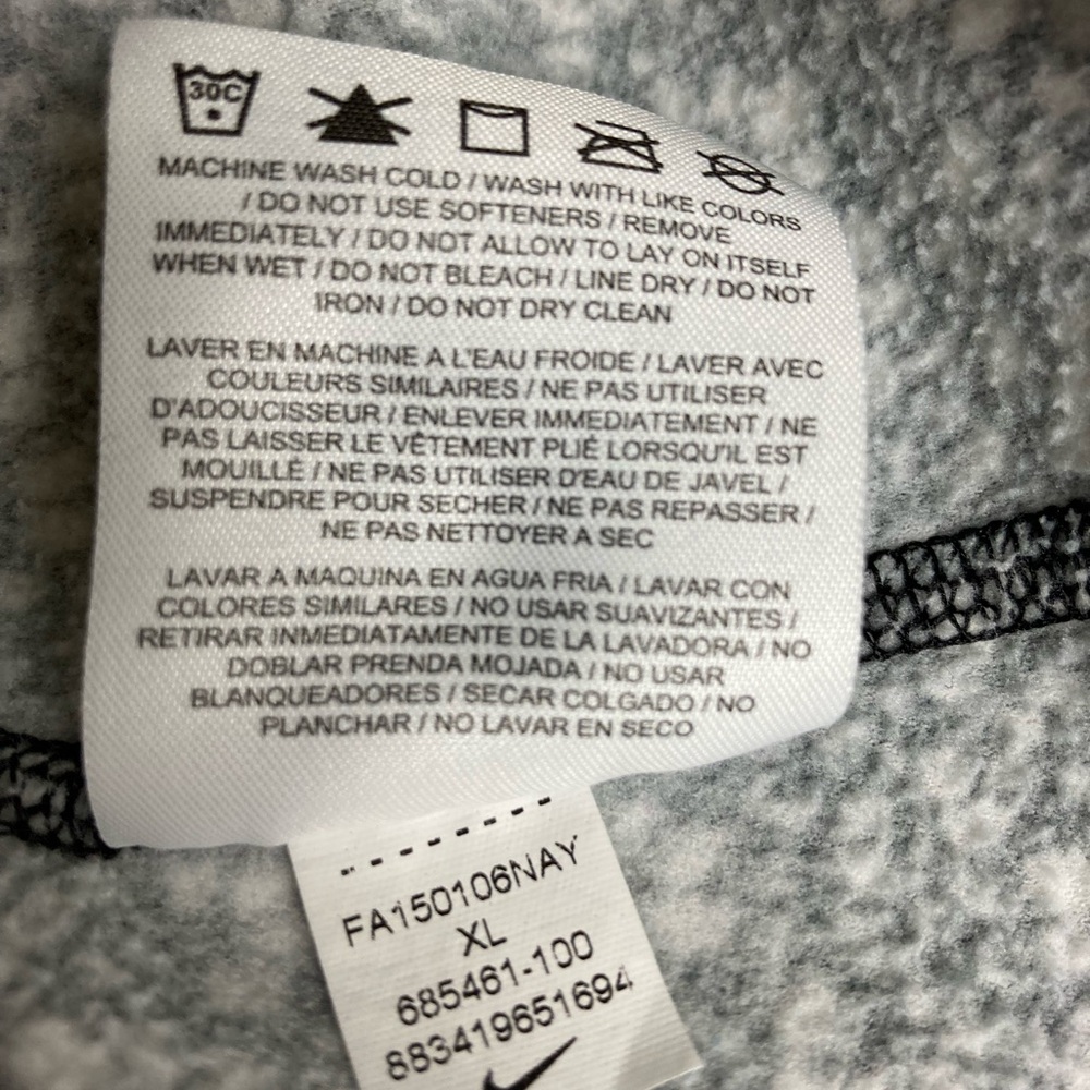 Nike Black and White women thermal training hoodie - Picture 9 of 10